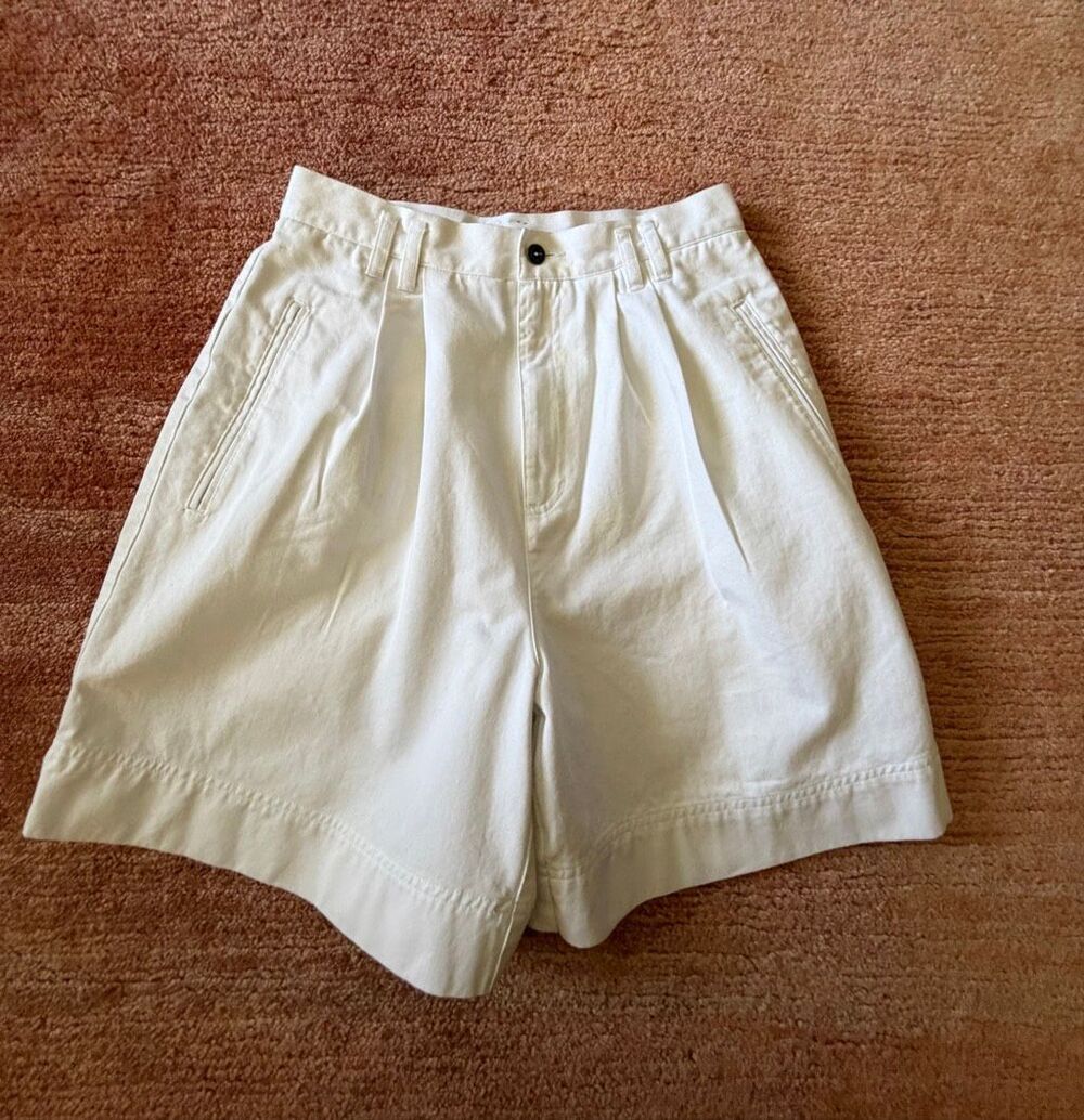 Vintage Lizsport Size 10 White 100% Cotton High Rise Pleated Bermuda Shorts